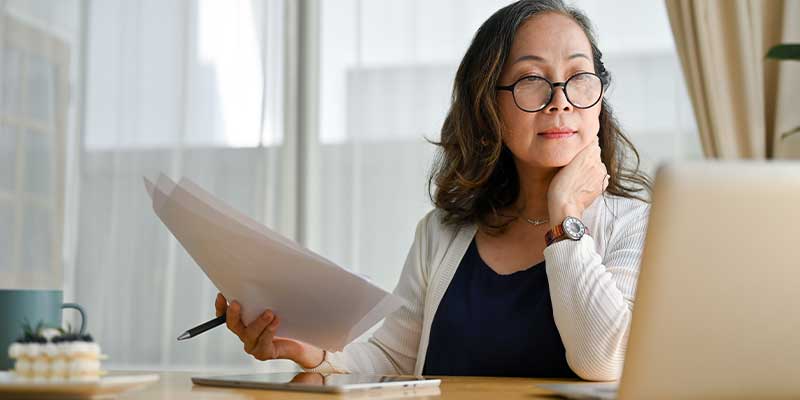 woman looking at computer comparing quotes